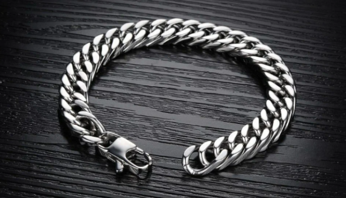 Is Your Bracelet or Chain Looking Dull? Here’s How Polishing Can Help