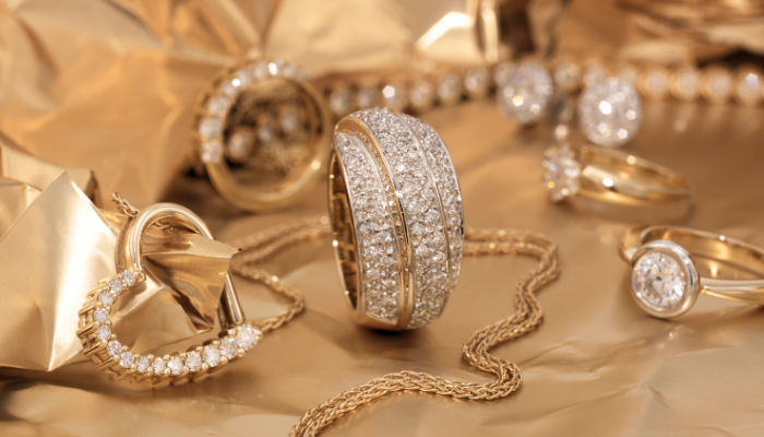 What are the benefits of choosing bespoke jewellery over mass-produced pieces?